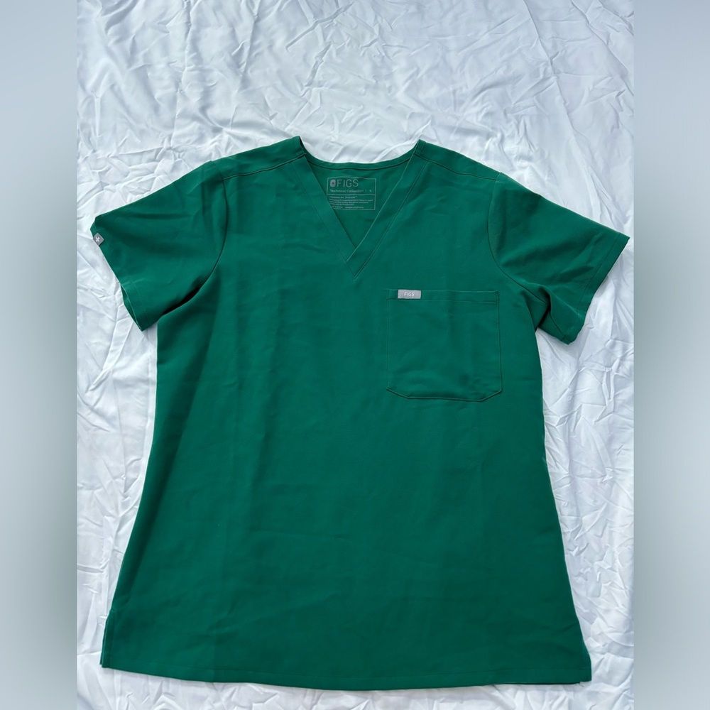 Figs Catarina One-Pocket Scrub Top in HUNTER GREEN